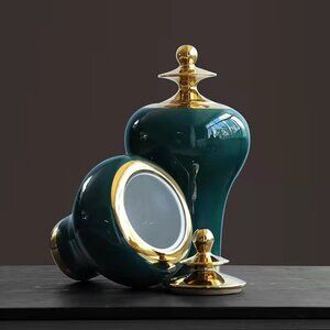 Gilded large-bellied porcelain bottle
